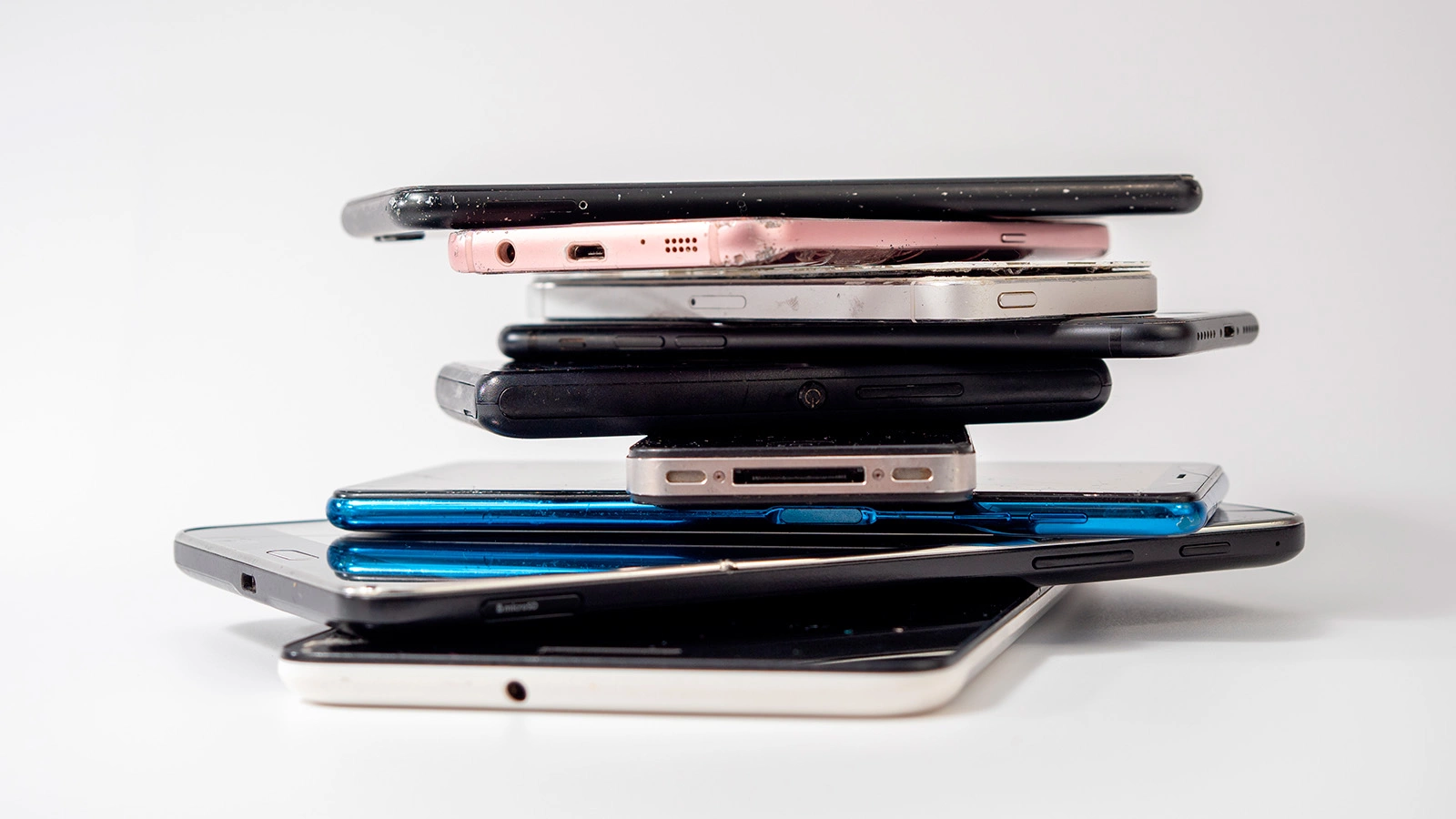 «Ъ»: «М.Видео-Эльдорадо» начала выкупать поддержанные смартфоны у россиян