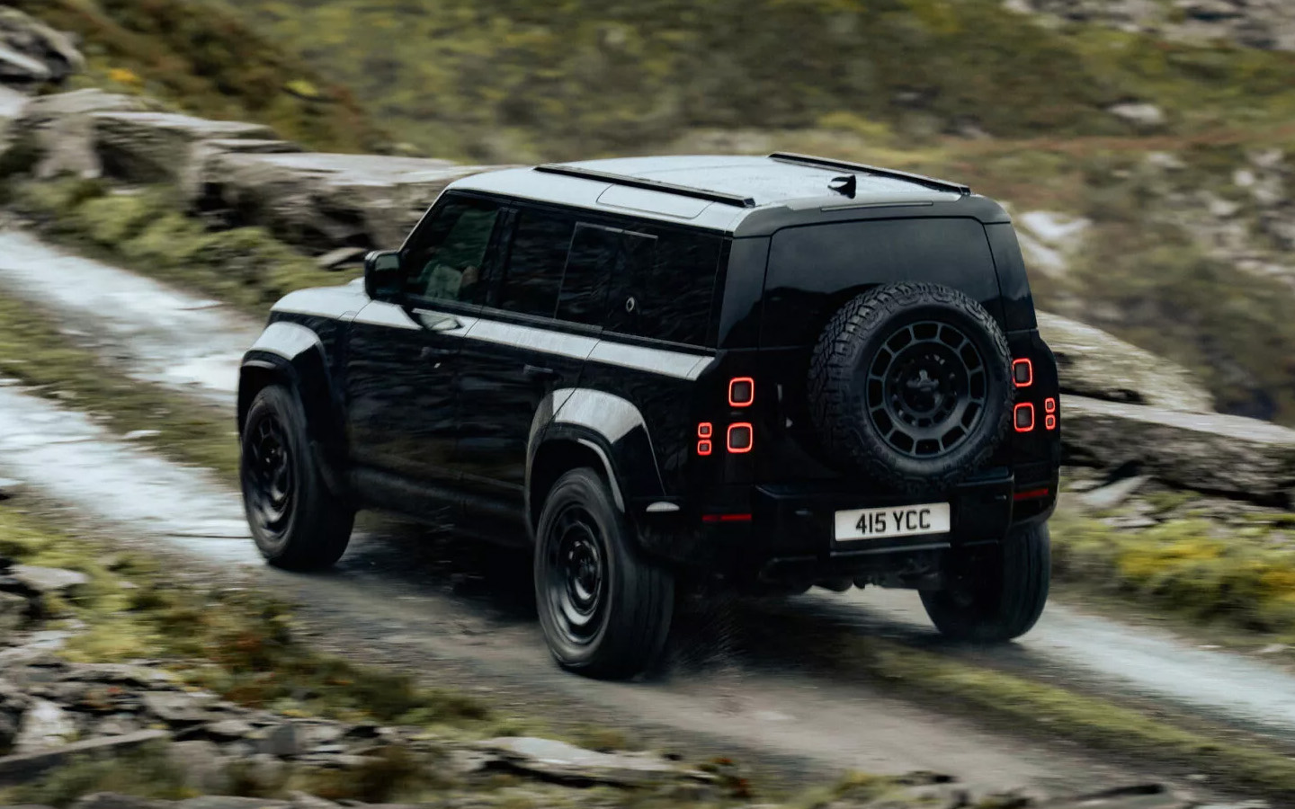Land Rover Defender Octa Black