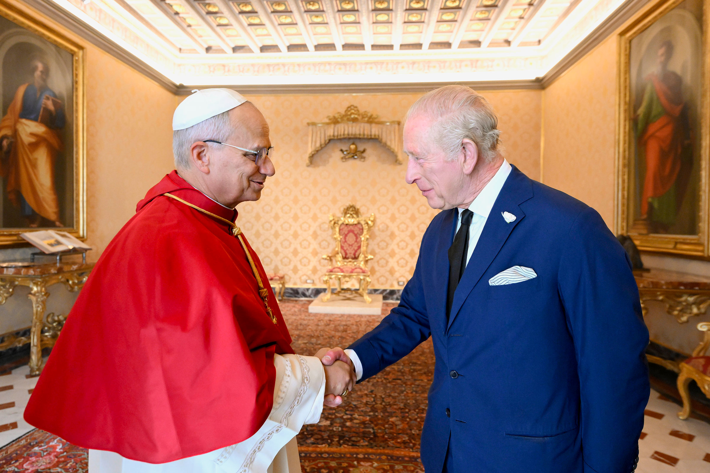 Это первая встреча Карла III с папой римским Львом XVI со момента избрания последнего.
