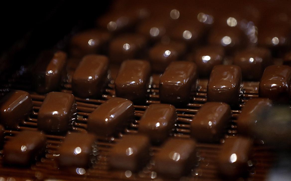 Ozon ограничил доступ несовершеннолетним к покупке конфет с алкоголем