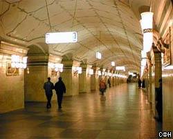 В московском метро человек упал на рельсы