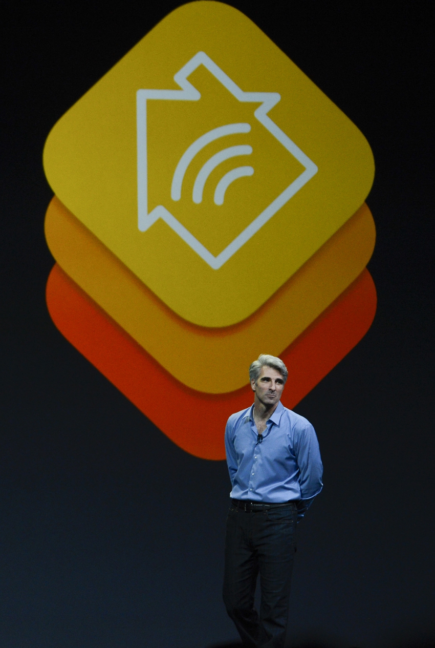 Крейг Федериги, вице-президент Apple по программному обеспечению Mac, представляет платформу HomeKit на конференции в Сан-Франциско