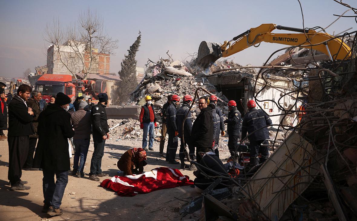 Число погибших при землетрясениях в Турции превысило 21 тыс.