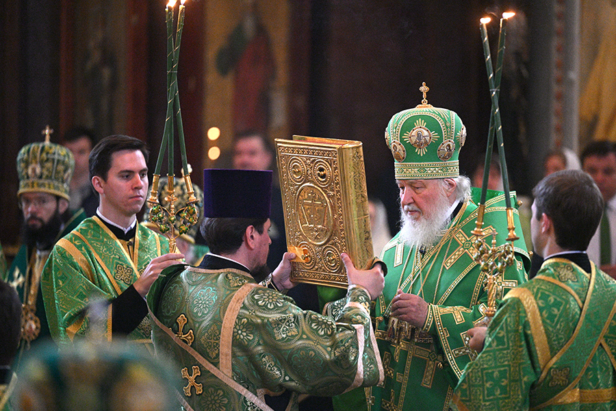 4 июня патриарх Кирилл совершил божественную литургию по случаю праздника Святой Троицы. В начале богослужения он поцеловал стеклянную витрину, за которой находится образ. В храме собрались сотни верующих.