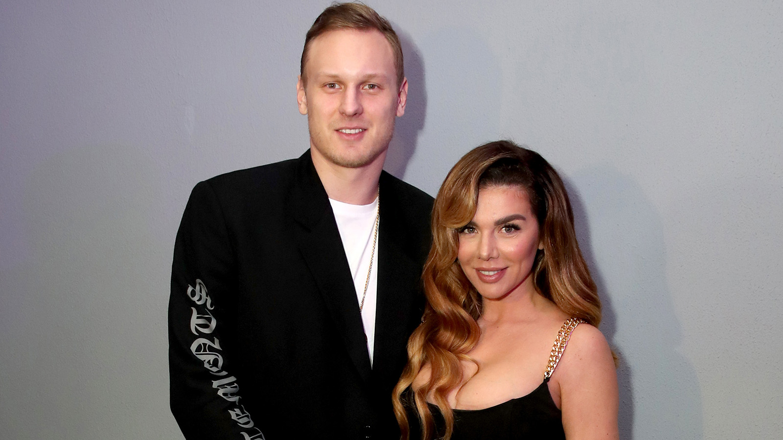 Үлкен жопа порно Қыздар жолда ебін тауып жүр