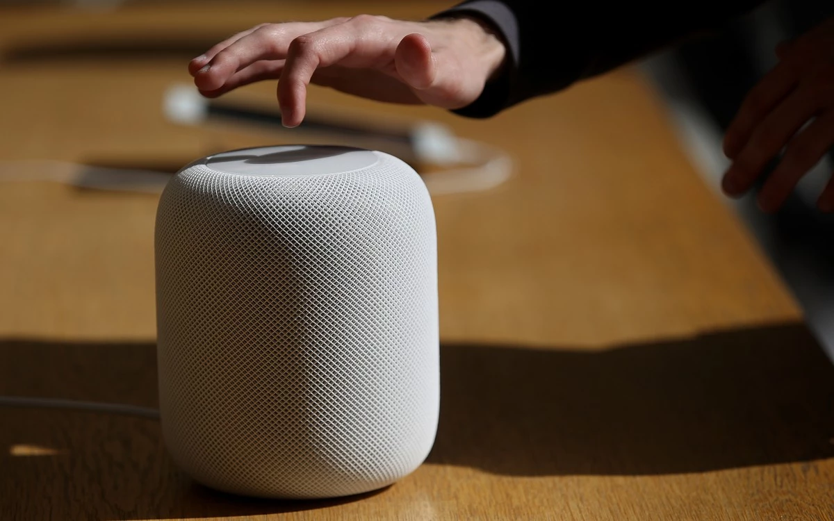 «Умная» колонка Apple HomePod