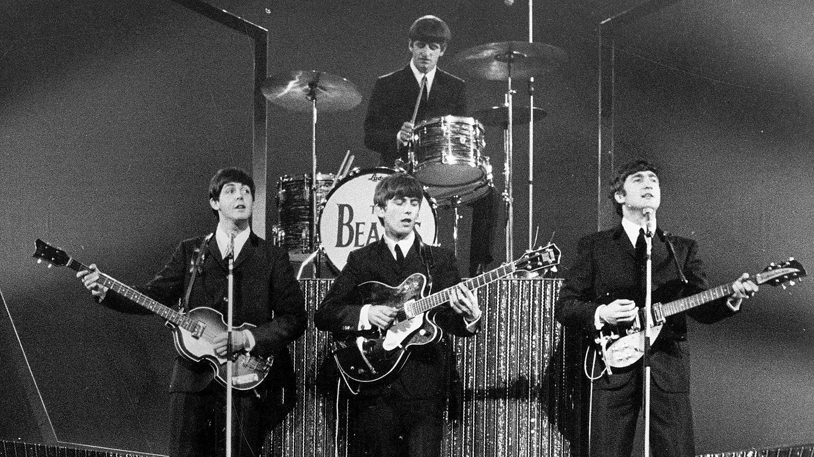 The Beatles на сцене лондонского «Палладиума», 1963 год