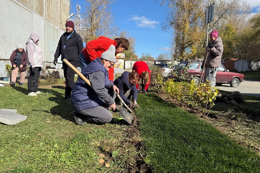 В мэрии общественники из ТОСов проходят двухмесячные курсы, изучают агротехнику и&nbsp;ландшафтный дизайн, после чего защищают и воплощают собственные проекты