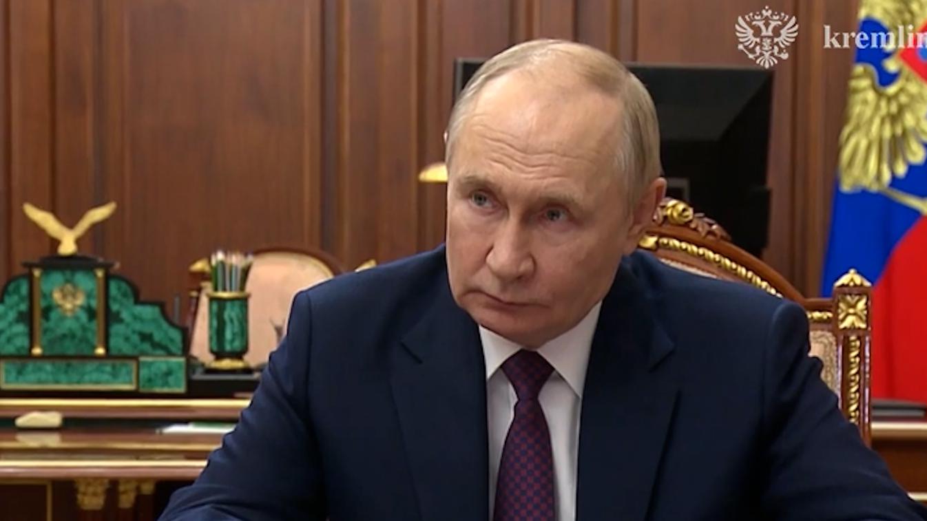 Греф рассказал Путину о системе бесконтактных платежей на смену Apple Pay