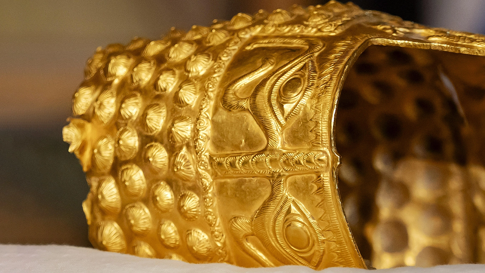 Золотой шлем Коцофенешти, украденный из Музея Дренте