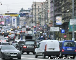 Глава ГИБДД Москвы призвал не затягивать с "переобувкой" машин