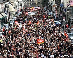 Полиция Франции задержала почти 300 протестовавших лицеистов