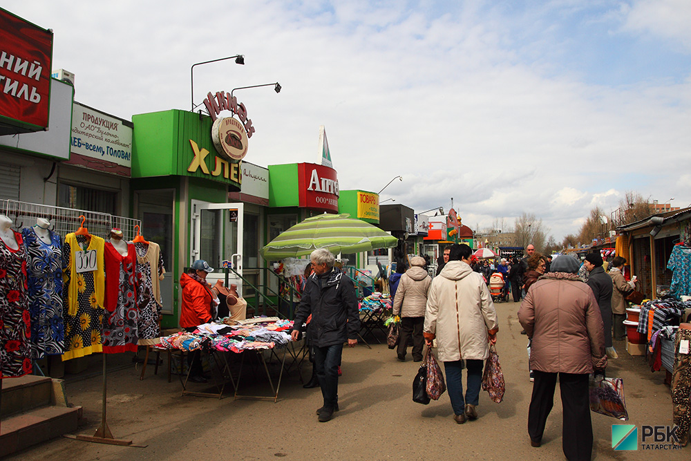 Рынок проспект. Рынок проспект Победы Казань. Приволжский рынок Казань в 90. Рынок на проспекте Победы Казань 90. Проспект Победы рынок Казань 90-е.