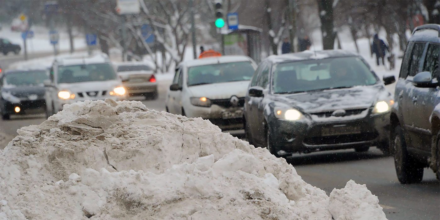 Водители пожаловались на засыпанные снегом желтую разметку и автомобили ::  Autonews