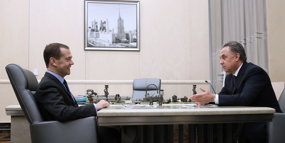 Премьер-министр РФ Дмитрий Медведев и&nbsp;вице-премьер Виталий Мутко (слева направо) во&nbsp;время встречи в&nbsp;Доме правительства