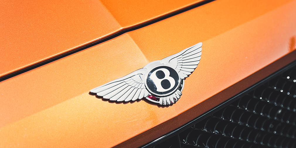 Большая разница. Bentley Flying Spur против Pierce-Arrow Model 54