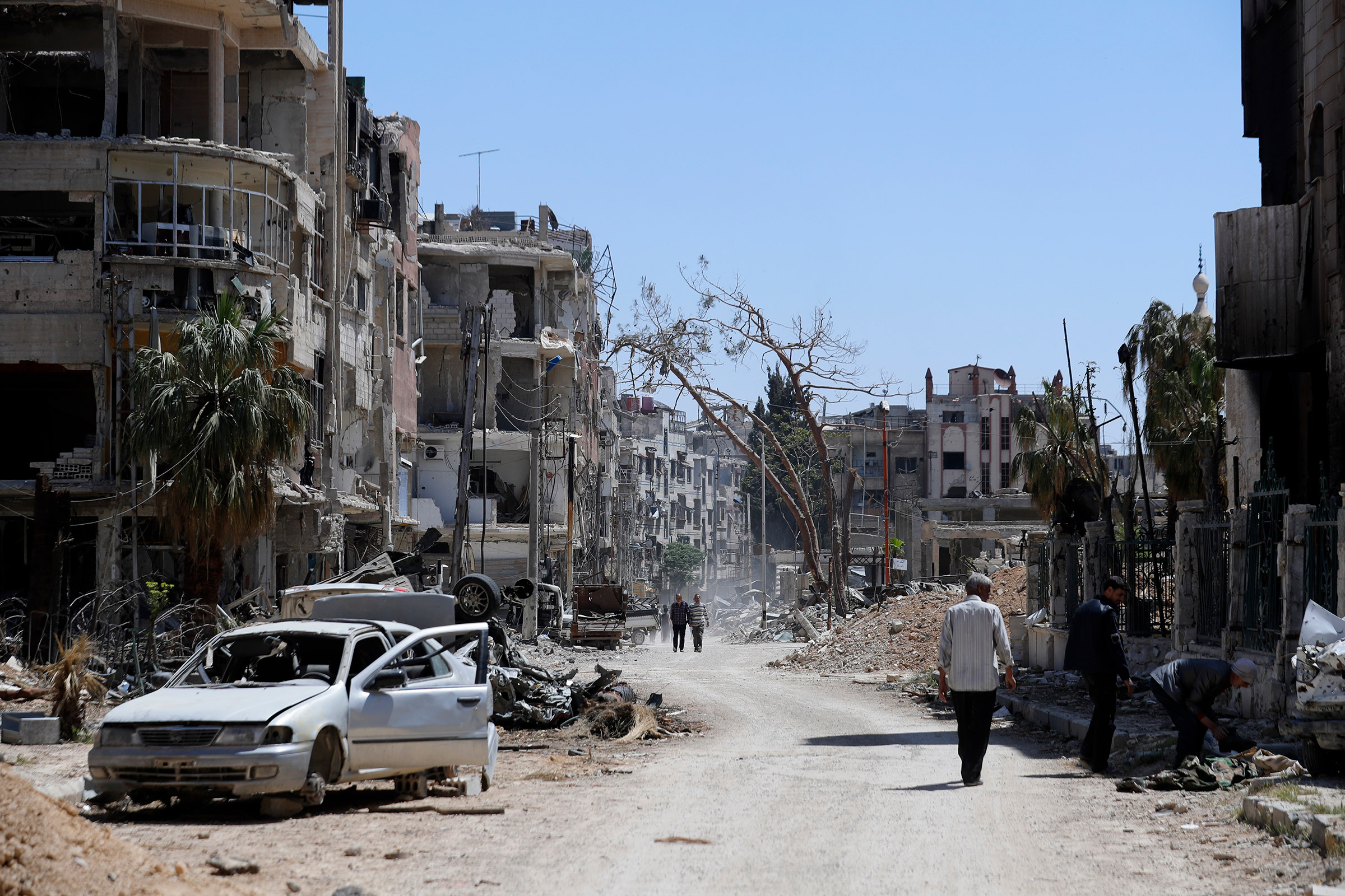 Информация о возможной химической атаке в регионе появилась 7 апреля. ​По сообщению экспертов Сирийско-американского медицинского общества (SAMS), ВВС Сирии применили химическое оружие против повстанцев в северо-восточном пригороде Дамаска Думе, где в последние недели шли столкновения правительственных сил и вооруженной оппозиции.
