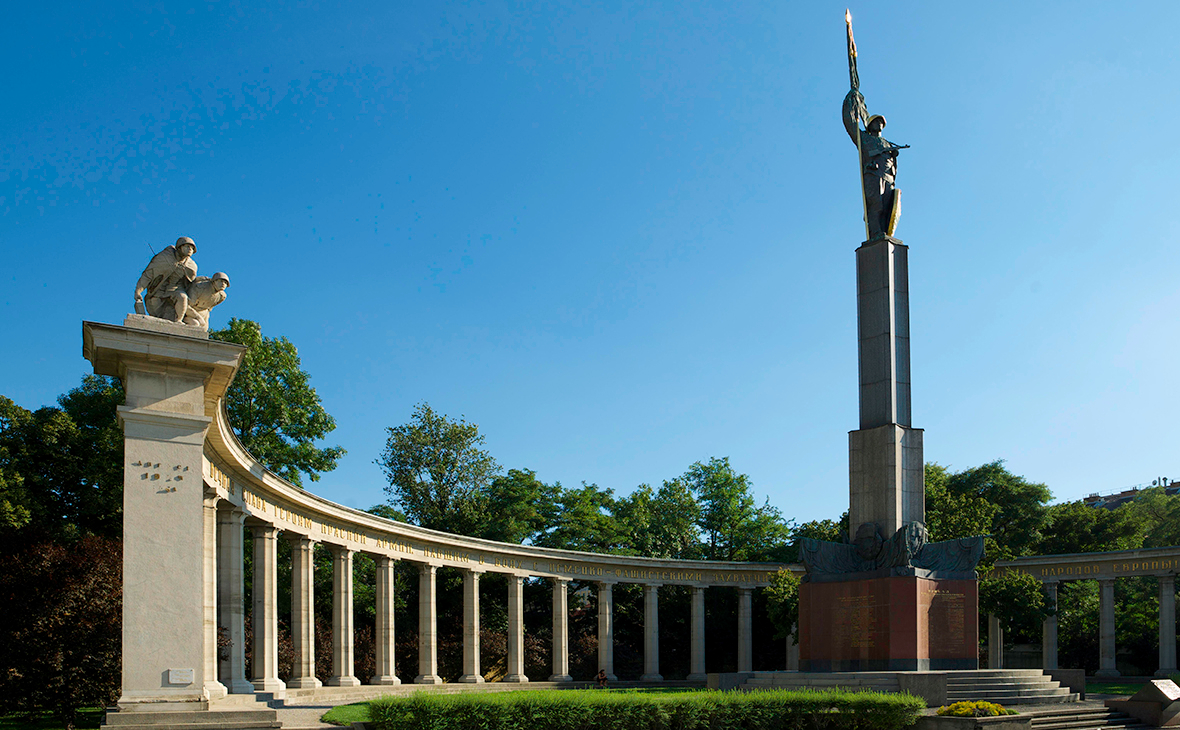 Памятник героям Советской армии в Вене