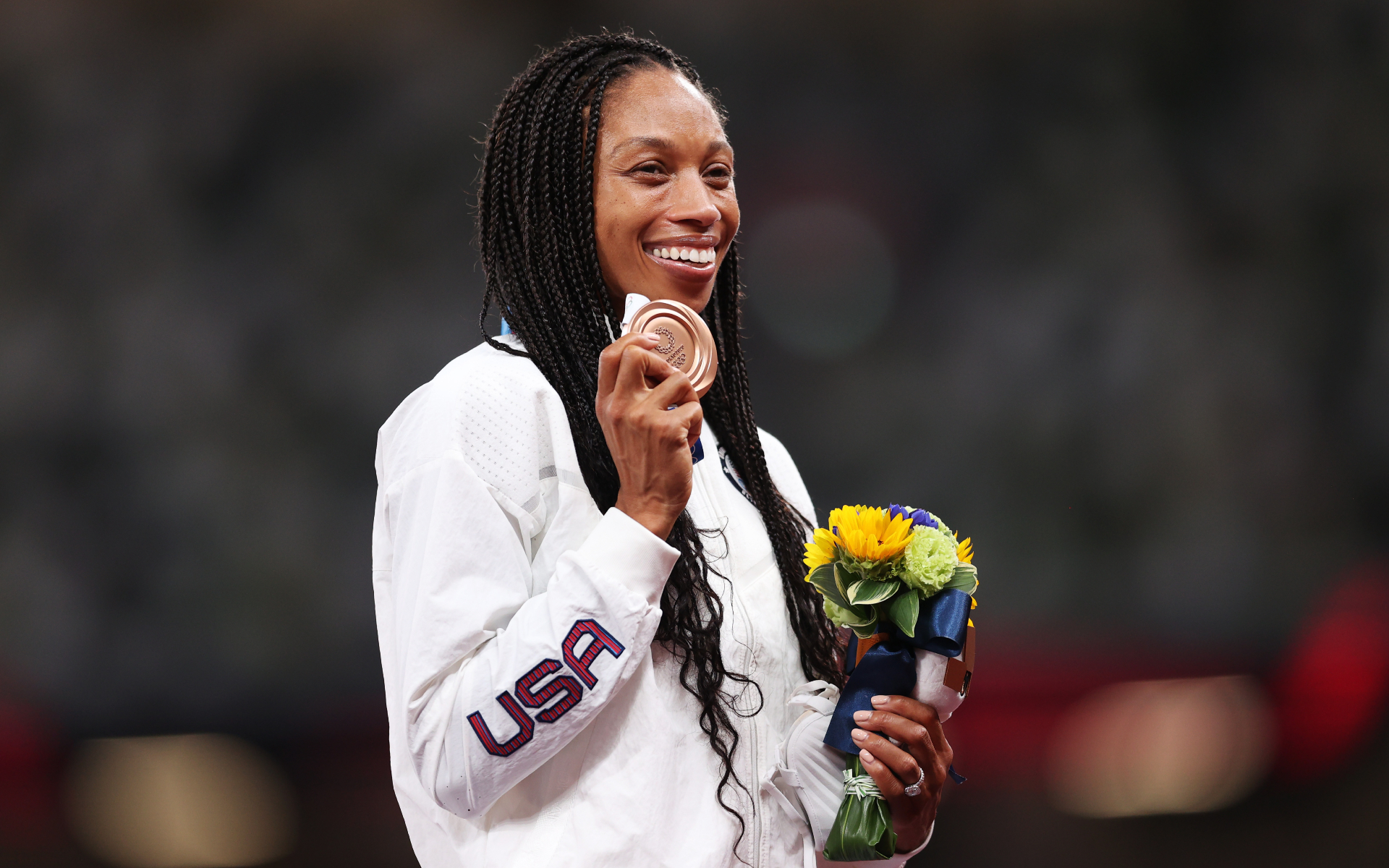 Американка Феликс стала самой титулованной легкоатлеткой в истории Игр