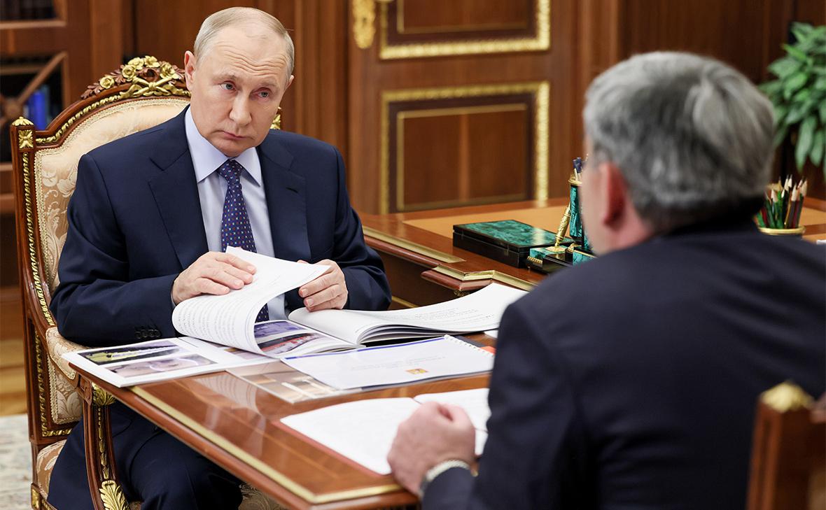 Владимир Путин и Казбек Коков во время встречи в Кремле