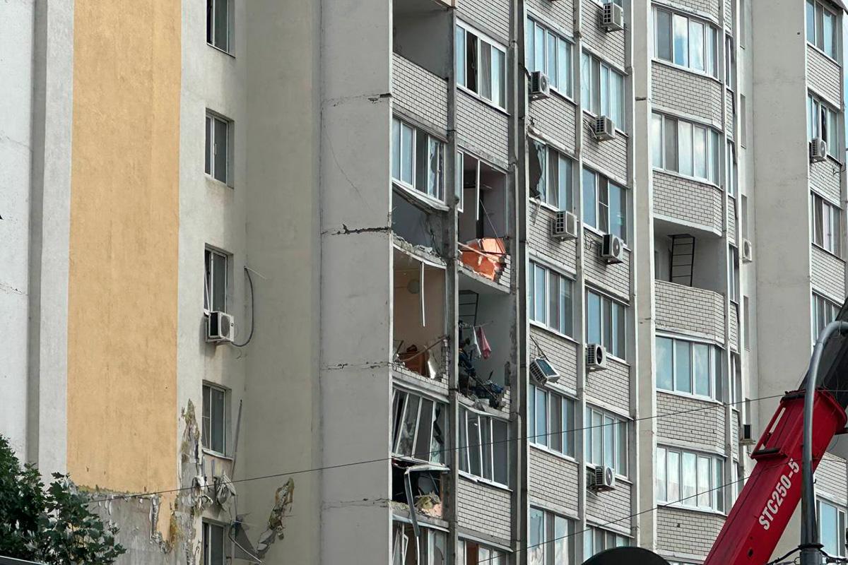 Последствия взрыва в жилом доме в Саратове. 25.07.2025