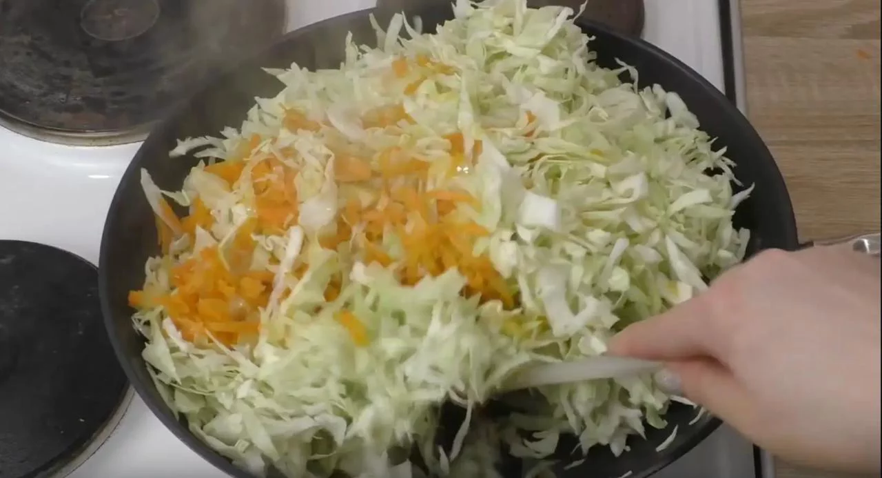 Хорошо перемешайте овощи