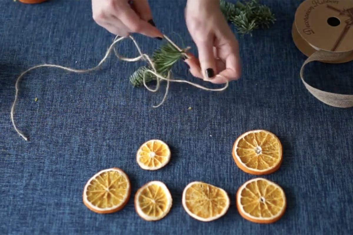 Как сделать новогоднюю гирлянду из апельсинов