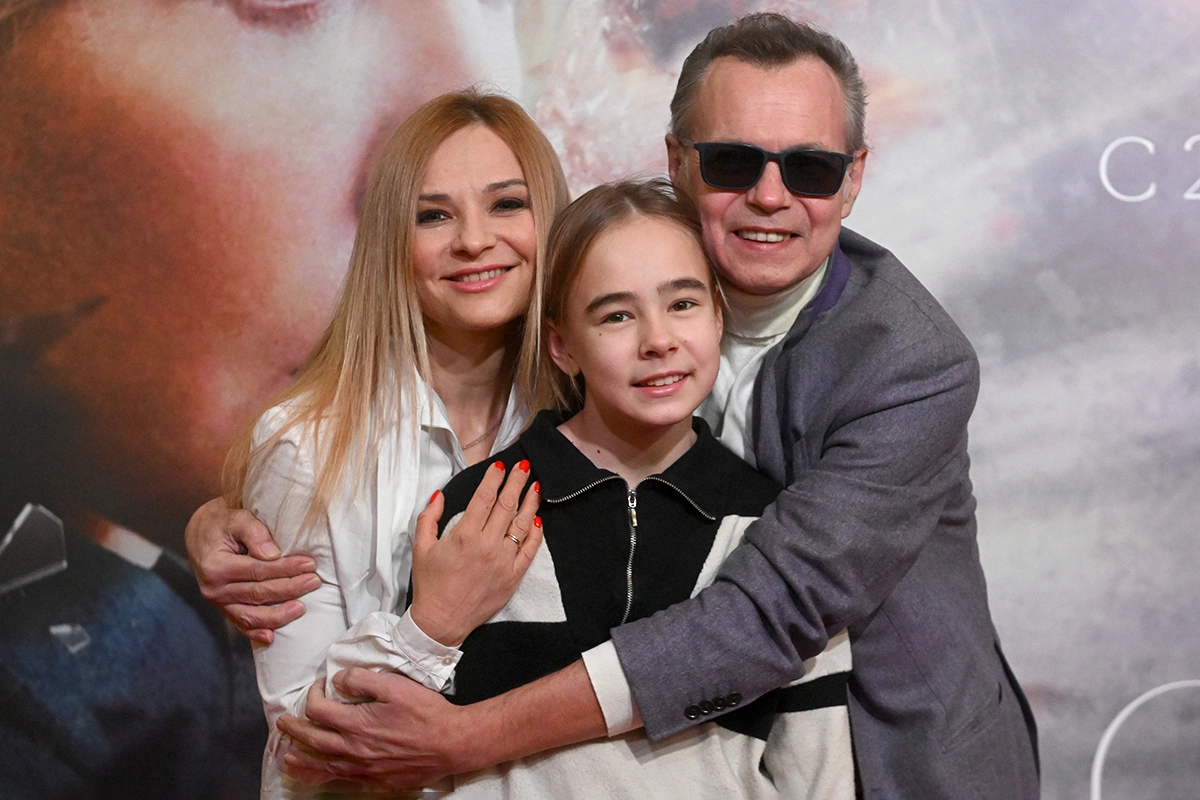 Владимир Левкин с супругой, актрисой Мариной Ичетовкиной, и дочкой Никой. 2024 год