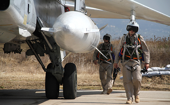 Российские летчики перед&nbsp;боевым вылетом на&nbsp;авиабазе Хмеймим&nbsp;в&nbsp;Сирии