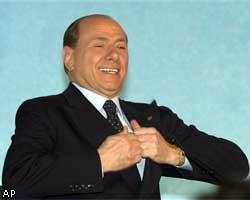 Суд снял с С.Берлускони обвинение в коррупции