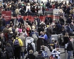 В аэропорту Нью-Йорка охрана силой разогнала пассажиров