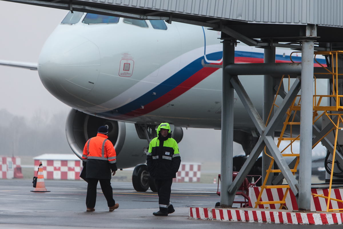 Прибытие самолета в храброво