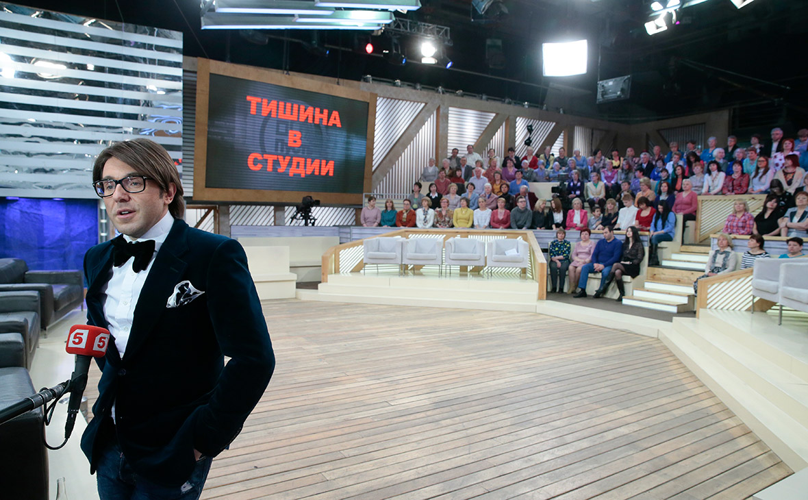 Ведущий телепередачи &laquo;Пусть говорят&raquo; Андрей Малахов во время съемок. 2015 год
