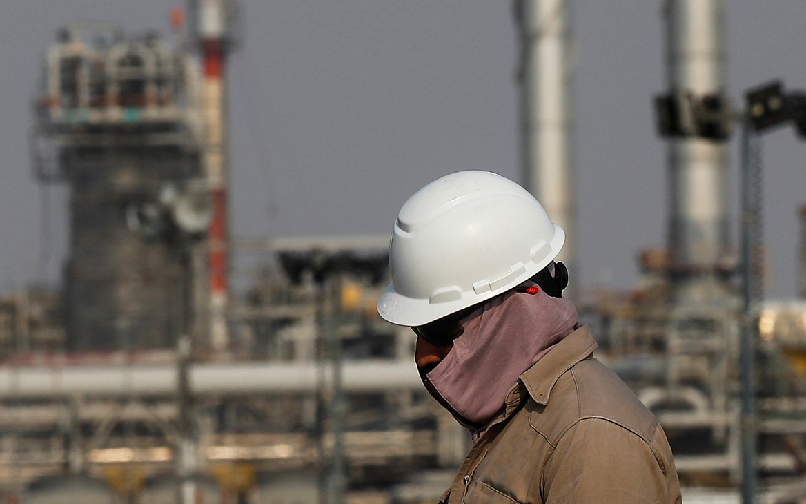 Экспорту саудовской нефти в США предсказали падение до минимума за 35 лет