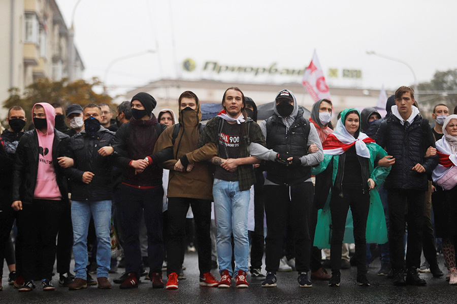 Еще до начала марша стали появляться сообщения о задержаниях, в основном журналистов. По данным Белорусской ассоциации журналистов (15:52), в Минске и других городах в общей сложности задержали 32 представителя прессы. Часть из них отпустили после проверки документов, но были и повторные задержания