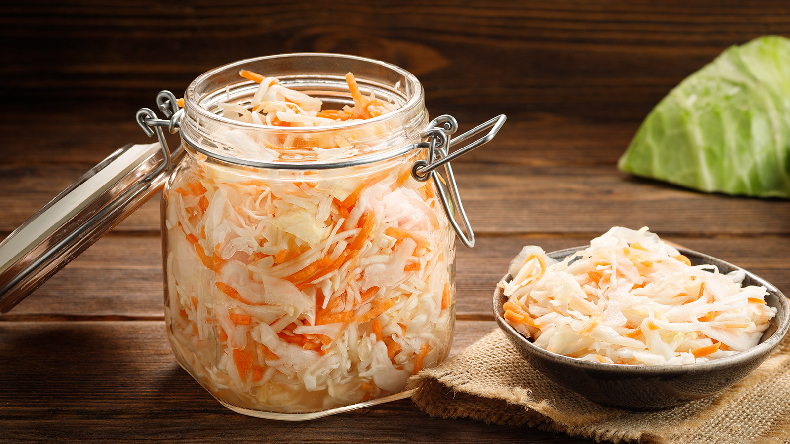 Квашеная капуста с морковью в банке – кулинарный рецепт