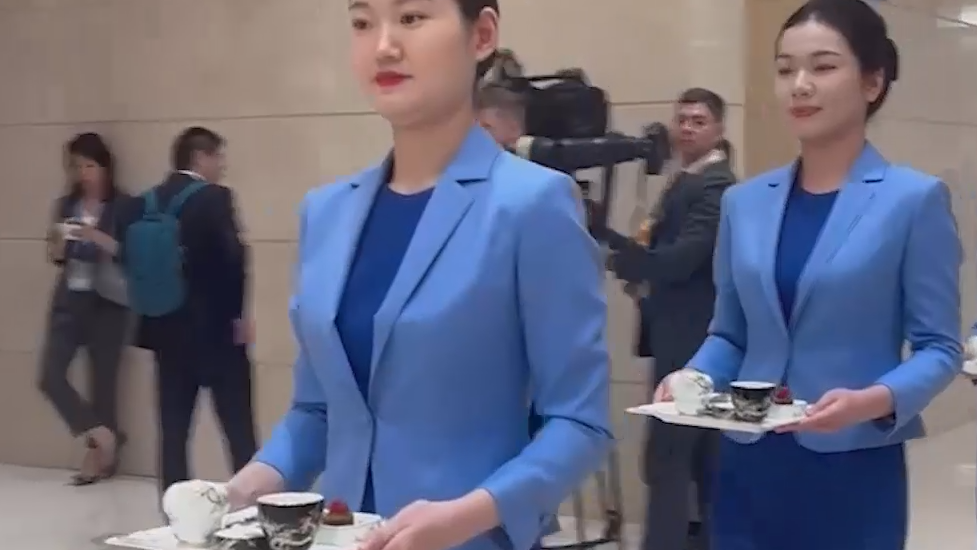 Лидеров стран ШОС в Китае угостили чаем. Видео