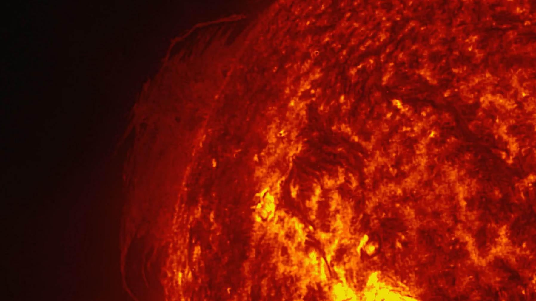 На Солнце заметили протуберанец «неадекватного размера»