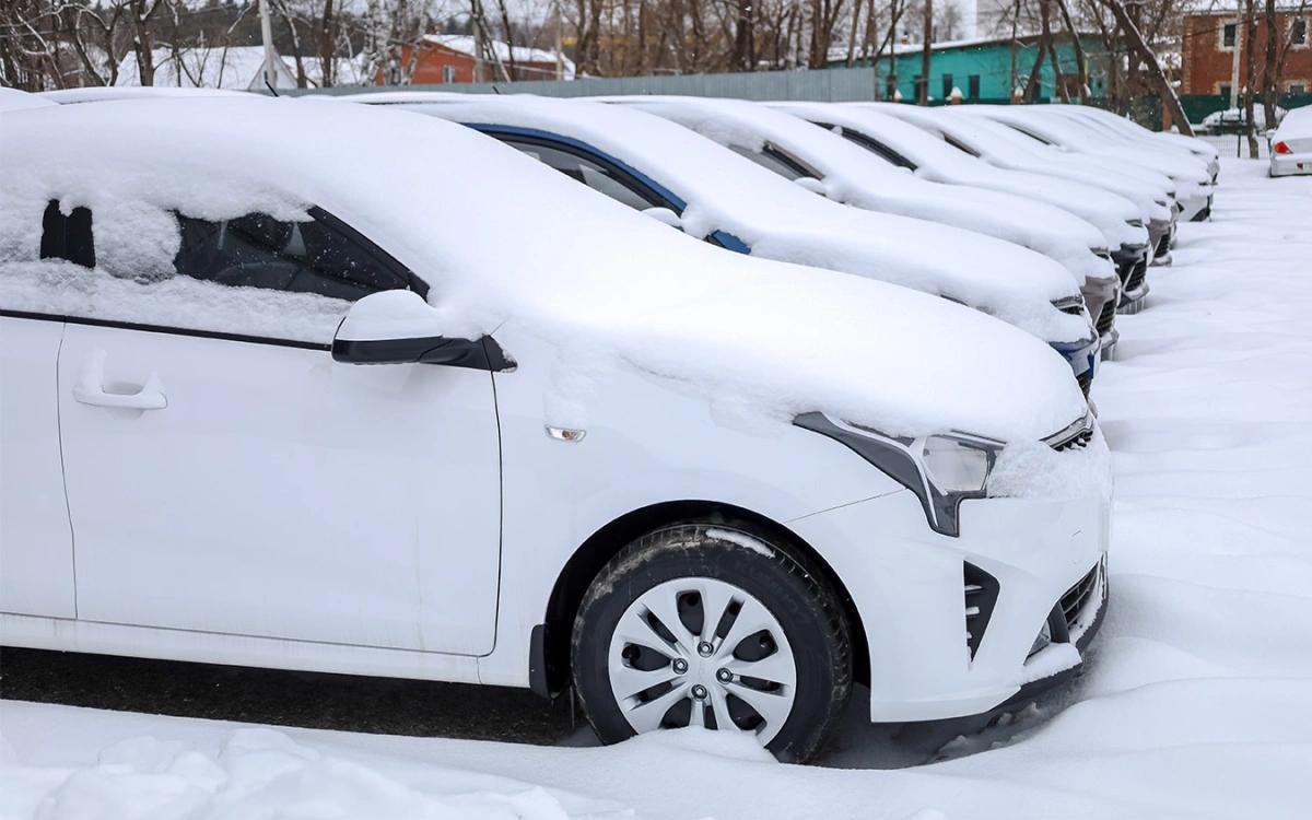 В России продажи новых автомобилей в 2025 году рухнули на 19%