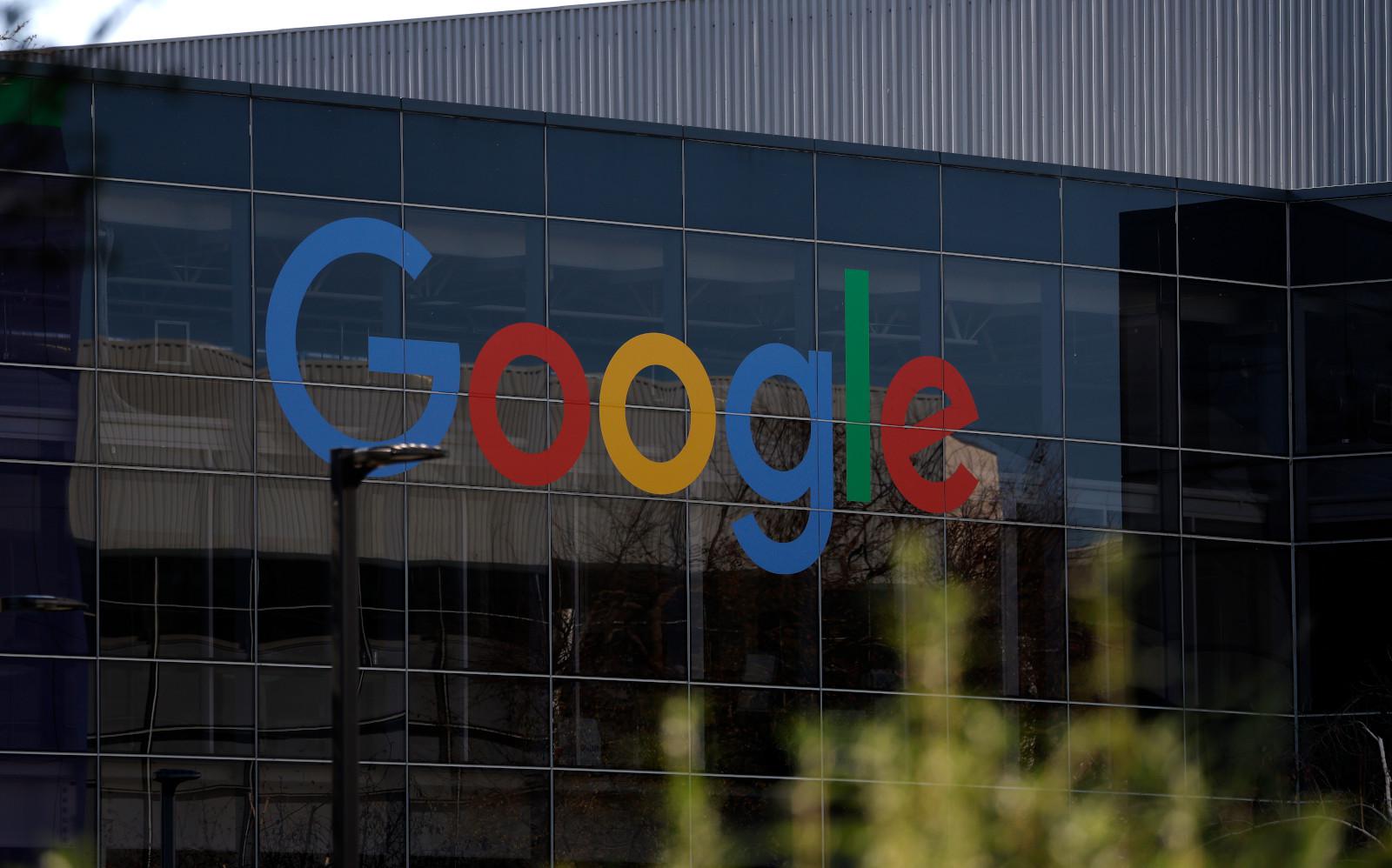 Капитализация владельца Google обвалилась на рекордные $500 млрд из-за ИИ