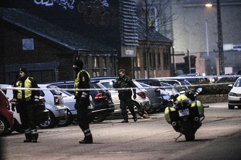 Сотрудники Датской полиции на месте преступления