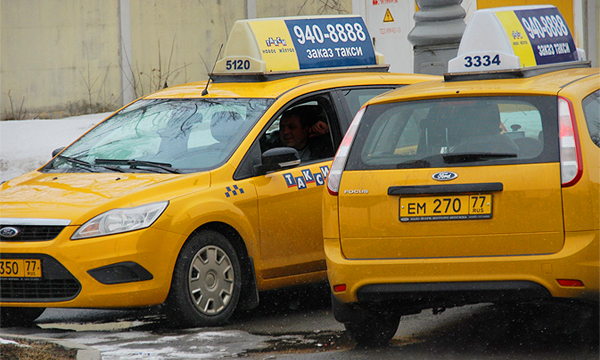 Мосгордума приняла закон о желтом цвете такси