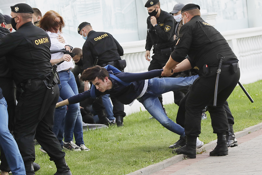 Акции протеста и задержания также прошли в Бресте, Гомеле, Бобруйске, Солигорске, Пружанах