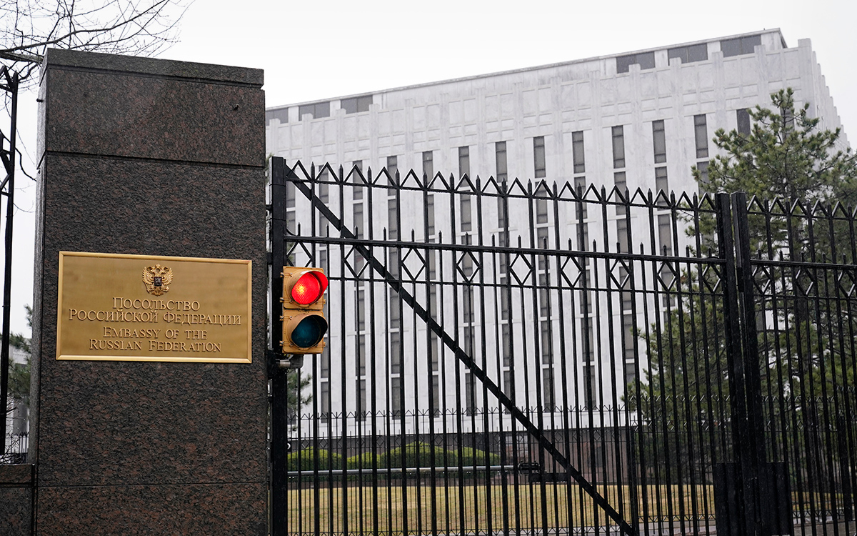 Посольство России сочло, что санкции США загоняют отношения стран в тупик