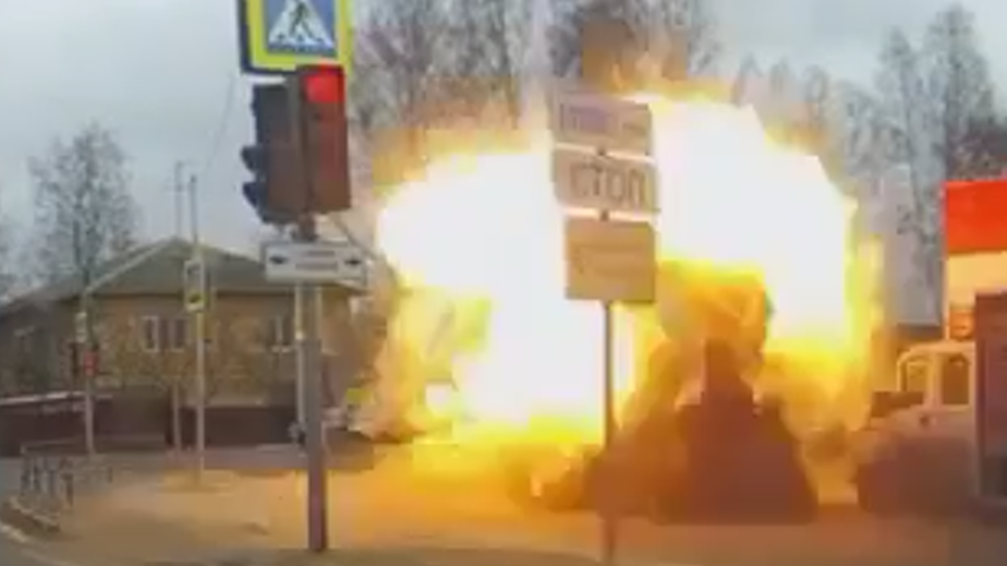 Взрыв «Газели» в Тверской области. Видео
