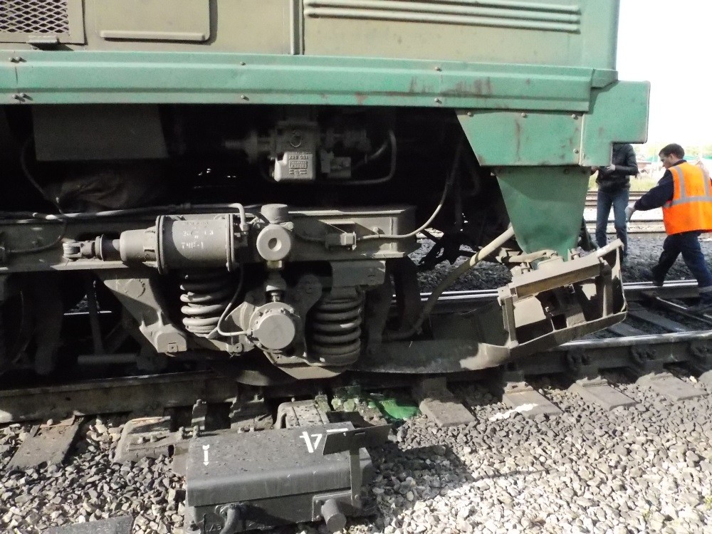 Поезд "Санкт-Петербург - Уфа" столкнулся с автомобилем