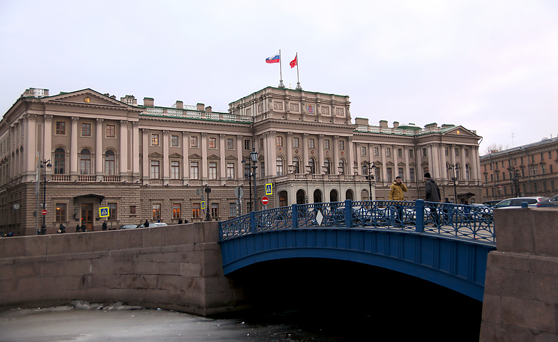 Здание петербургского парламента