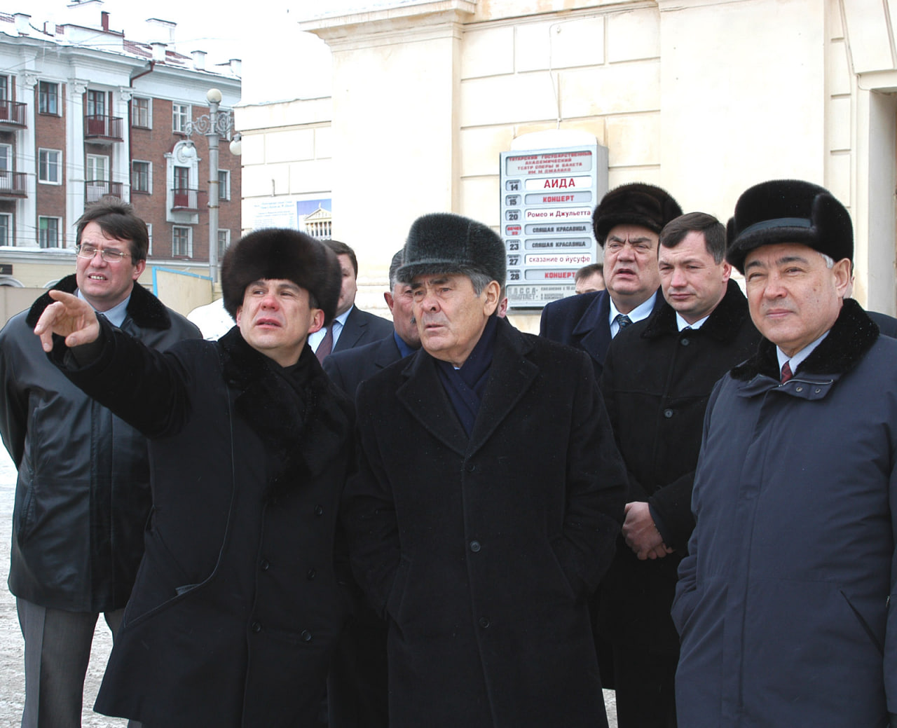 Справа&nbsp;&ndash; налево: Фарид Мухаметшин, министр строительства, архитектуры и ЖКХ РТ Марат Хуснуллин, глава Нацбанка Татарстана Евгенийц Богачев, президент РТ Минтимер Шаймиев, премьер-министр РТ Рустам Минниханов. Казань, 2005 год.&nbsp;