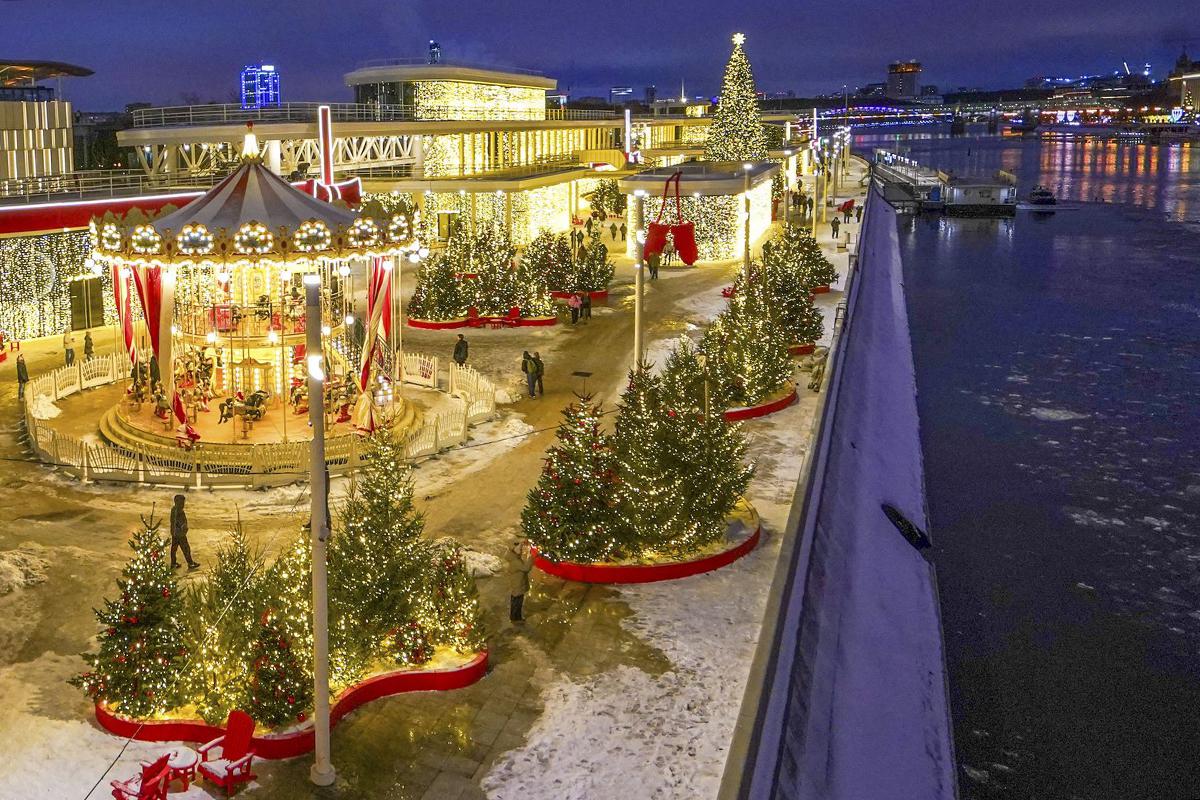 Пушкинская набережная в парке им. Горького