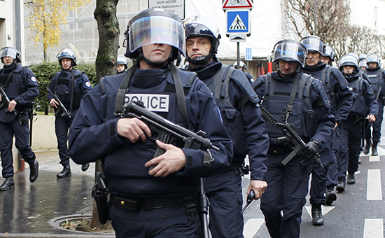 Французская полиция в восточном районе Парижа